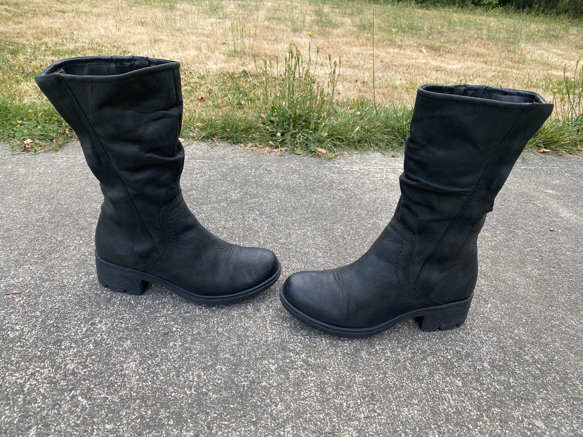 CLARKS ARTISAN MANSI JUNIPER LADIES BLACK COMBAT RIDING SLOUCH BOOTS 8 M for Sale in Puyallup, WA - OfferUp