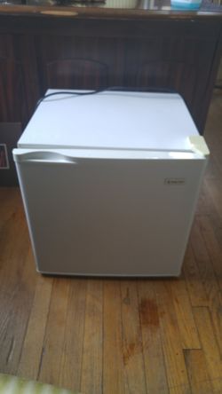 Magic Chef Mini Frige
