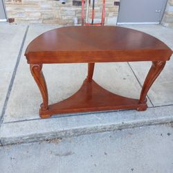 Loveseat, Table