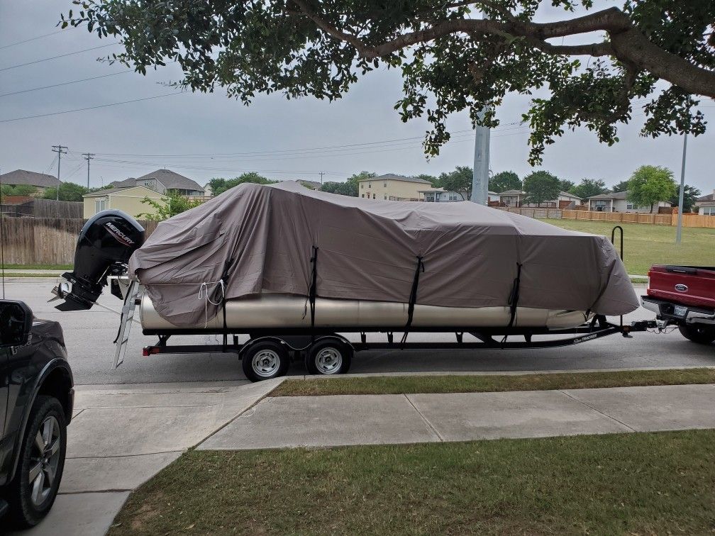 Boat cover for Pontoon-2 months old,Excellent condition!