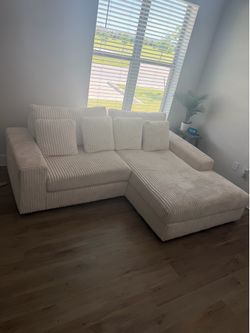 Great condition Lindyn 2-Piece Modular Loveseat with Chaise