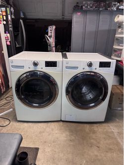 Washer dryer set