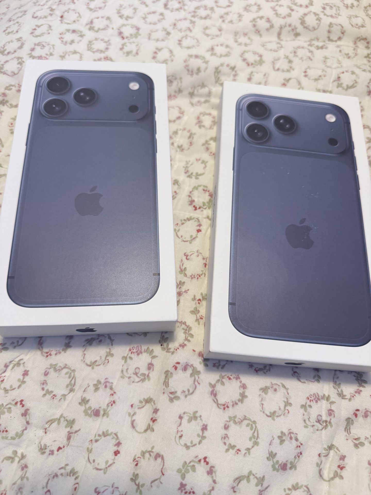 iPhone 17 Pro max 256gb Tmobile Only Or Other Country