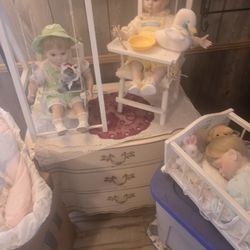 Danbury Mint Set Of 4 Porcelain Dolls 