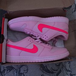 Nike Dunk Triple Pink