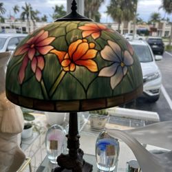 Vintage 20 inch reverse painted stain, glass lamp, beast foot claw foot