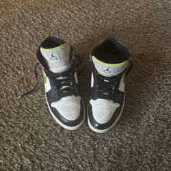 Jordan 1s SE GS ‘Cyber (SIZE 11)