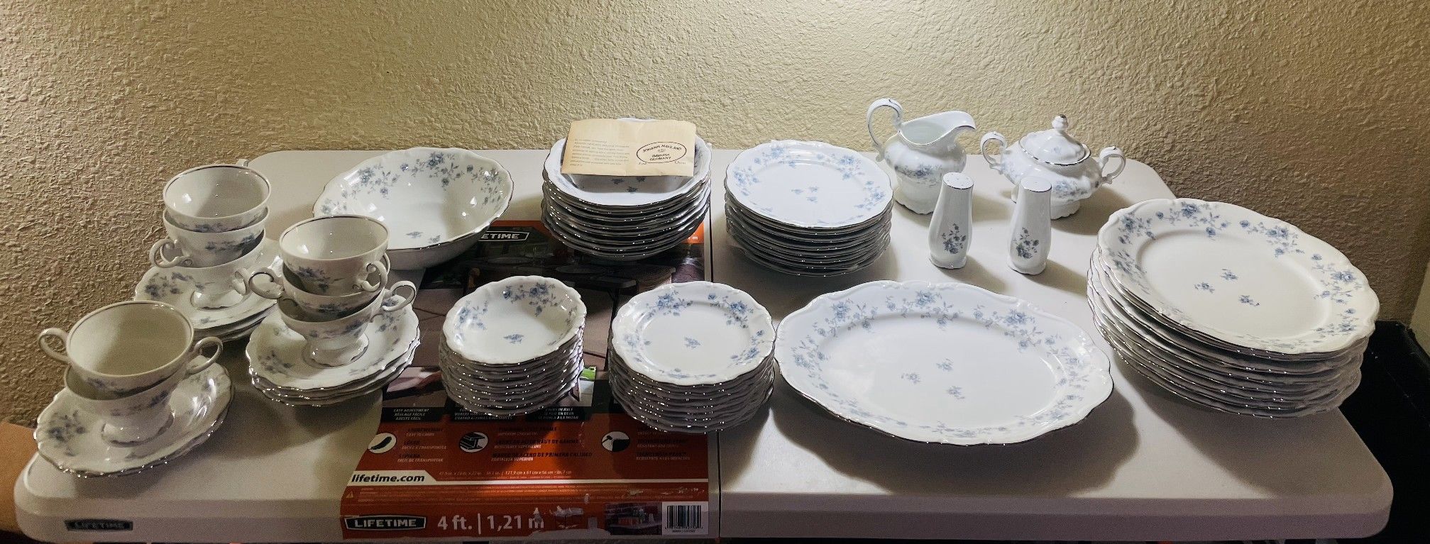 60 piece Johann Haviland Bavaria Germany Blue Garland China set