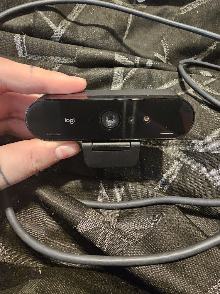 Logitech BRIO Ultra HD Pro 4096x2160 Business Webcam With Ringlight And Noise-Canceling Dual Mic