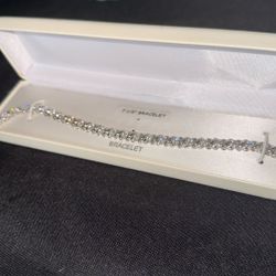 7 1/2 Sterling Silver bracelet W/diamonds 