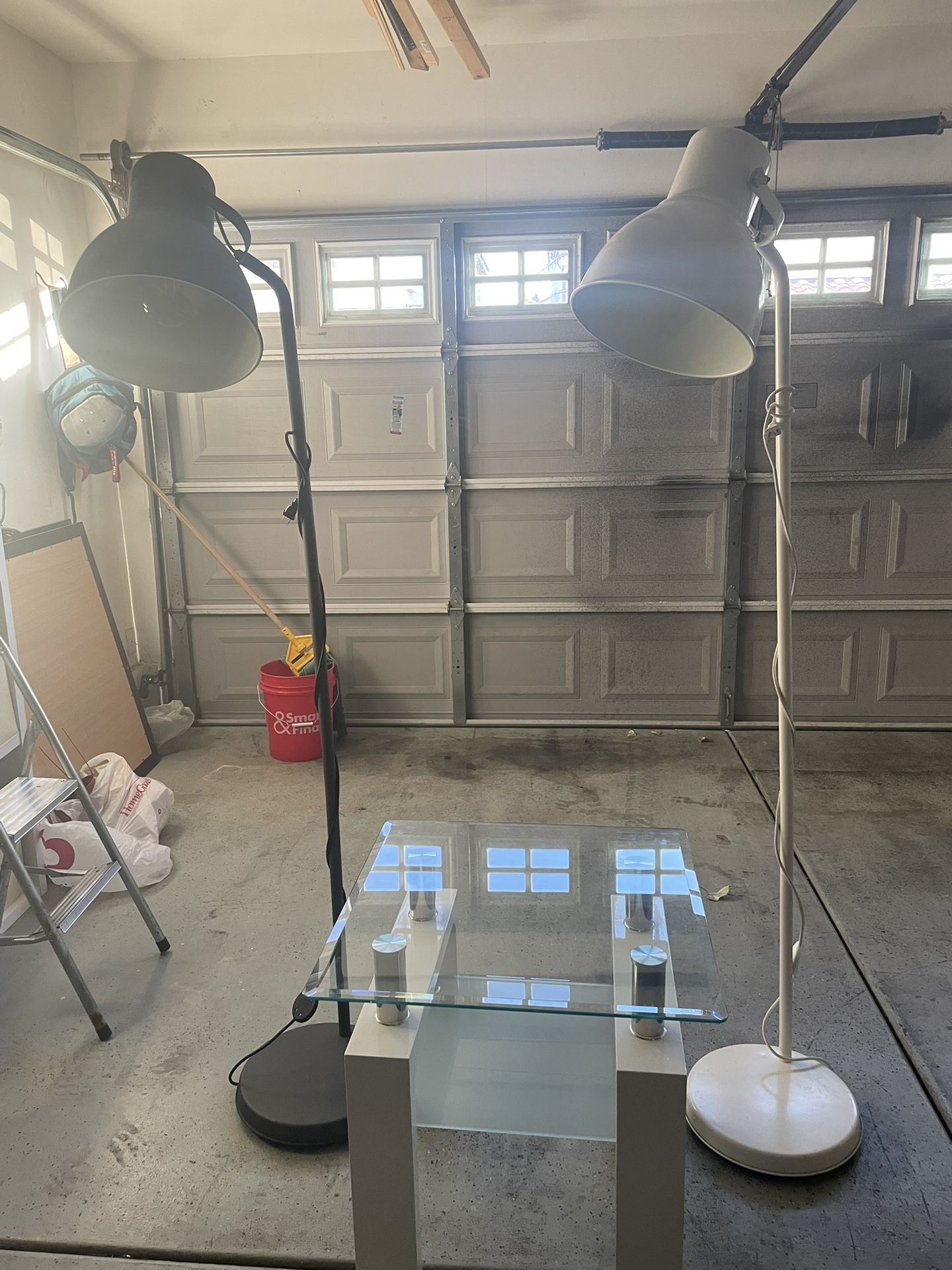 LÁMPARAS MODERNAS Y MESA