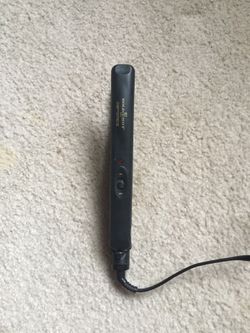 Gold ceramic flat curling iron works perfect