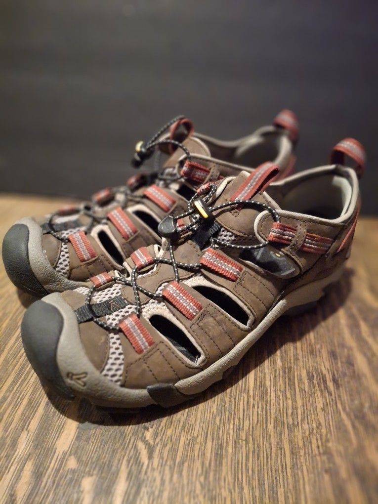 NEW--KEEN--NEWPORTS ,WATERPROOF SIZE 8 MENS