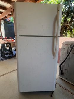 Kenmore white refrigerator freezer