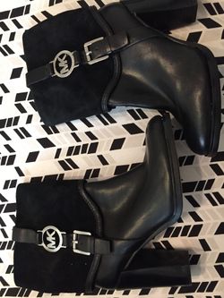 New Michael kors boots size 5m