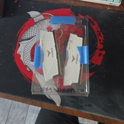 DDR4 RAM 2X 8GB STICKS