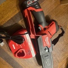 Milwaukee 12 V Chansaw 