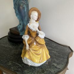 Royal Doulton English Bone China HN2275 "Sandra" Figurine