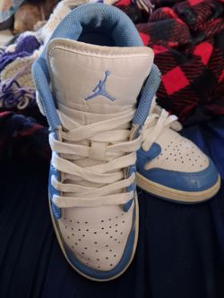 Baby blue size 5.5