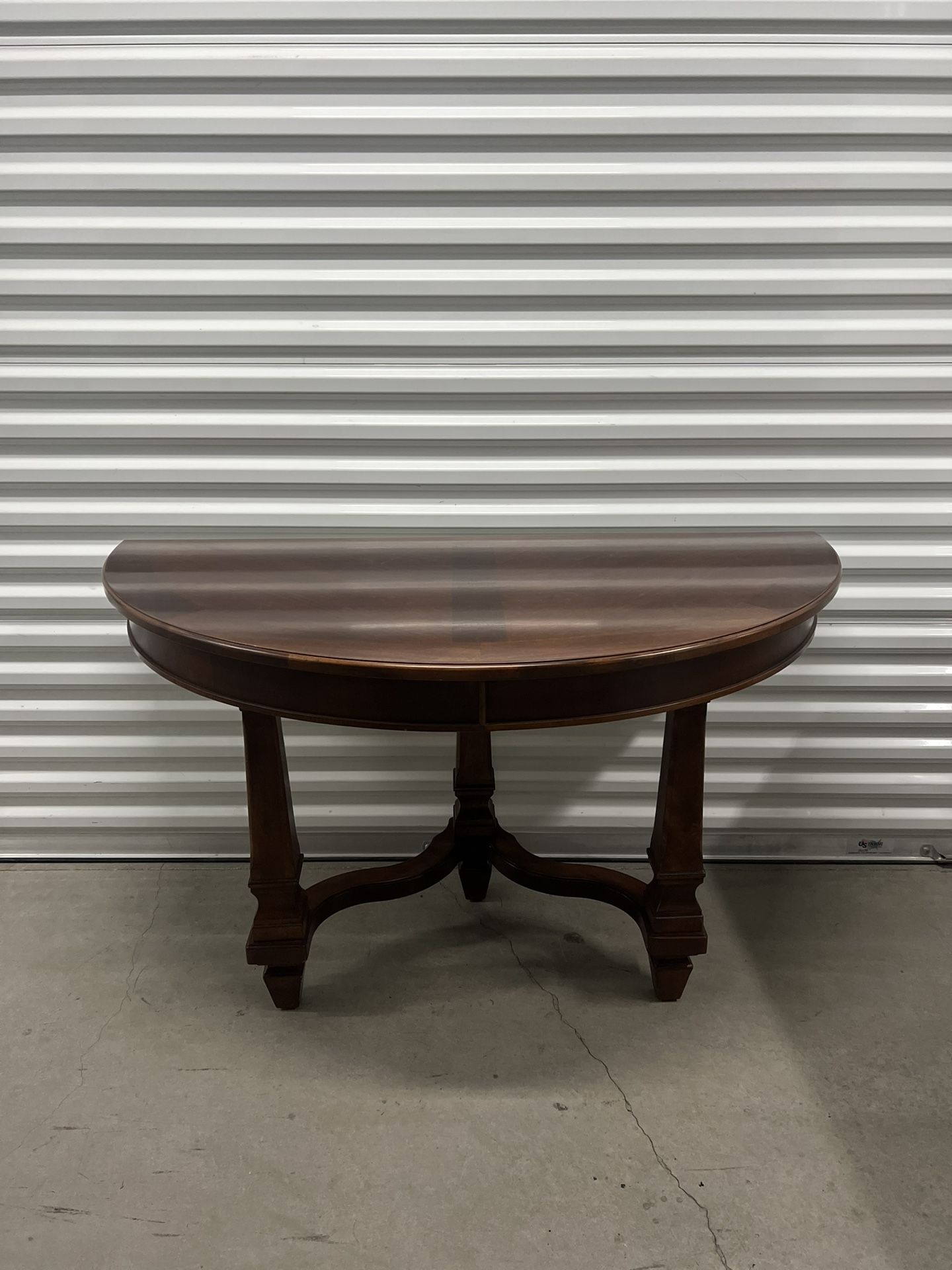 Elegant Half-Moon Console Table – 52” x 26”