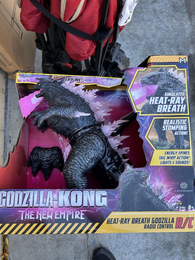 Jada Toys Godzilla X Kong: 14" Heat-Ray Breath Light & Sound RC Radio Control, Ages 8+
