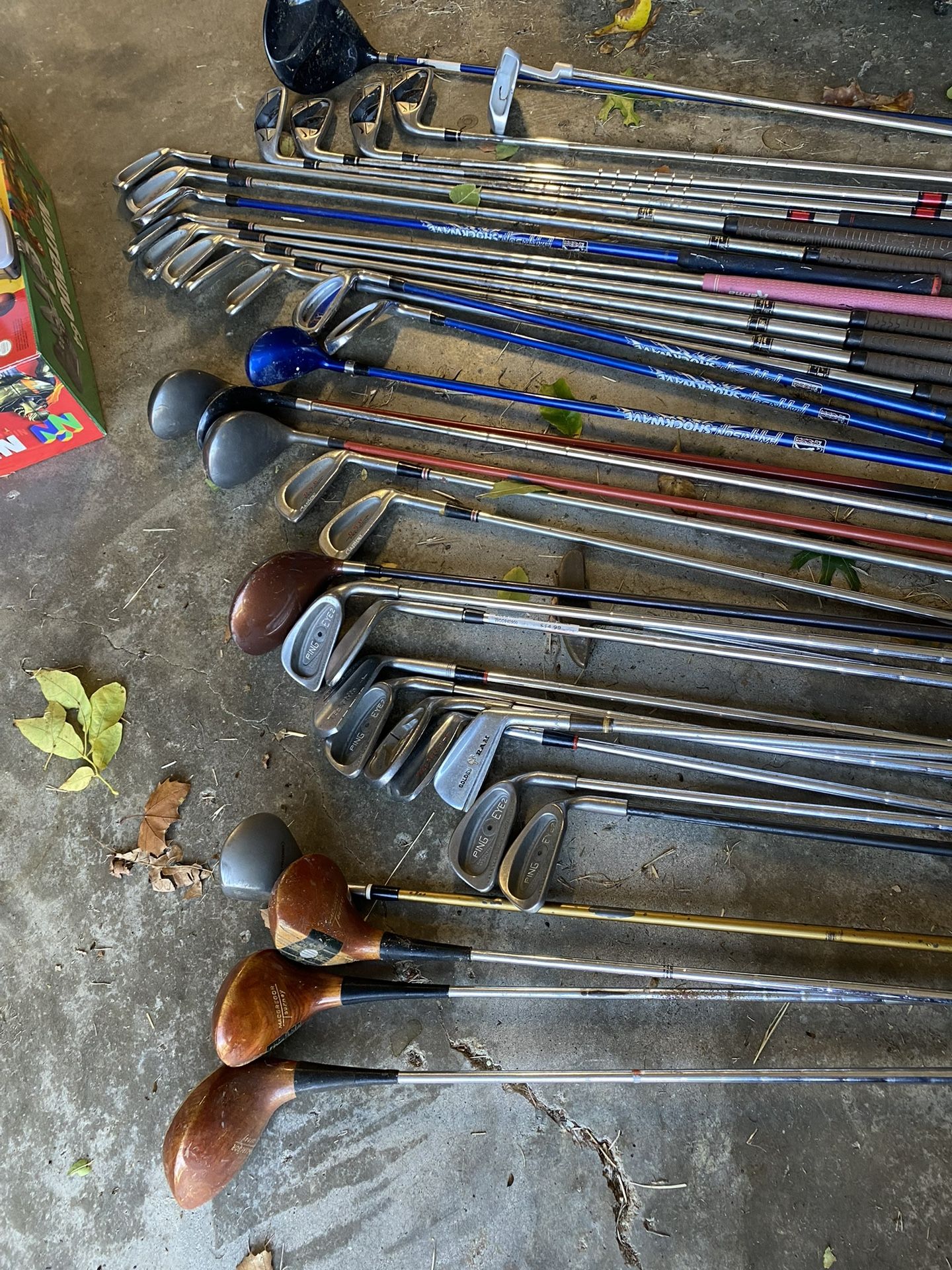 Wholesale Lot of 37 Golf Clubs - Assorted Golf Clubs NIKE Bag Left Accessories 