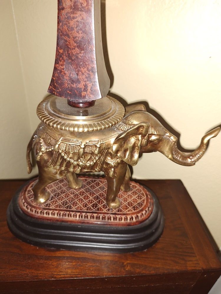 Brass Elephant w Obelisk 