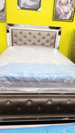 Super nice queen bed room set many other options