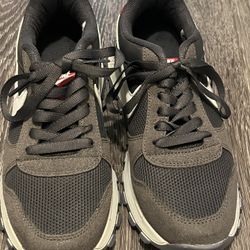 Nike Tennis Shoes Sz 5.5 Scarlet & Gray 