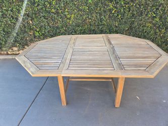 Beautiful Solid Teak Table and 6 Chairs