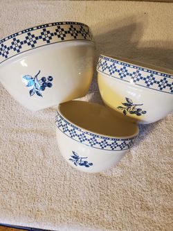 Set Of 3 Blue And Cream Ceramic Nesting Mixing Bowls