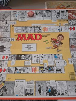 MAD MAGAZINE GAME BOARD, BOX, 23 CARDS, 3 PEGS