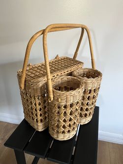 Vintage/Retro Wicker Picnic Basket w/ Lid, Tie Closure, Double Handle Beige