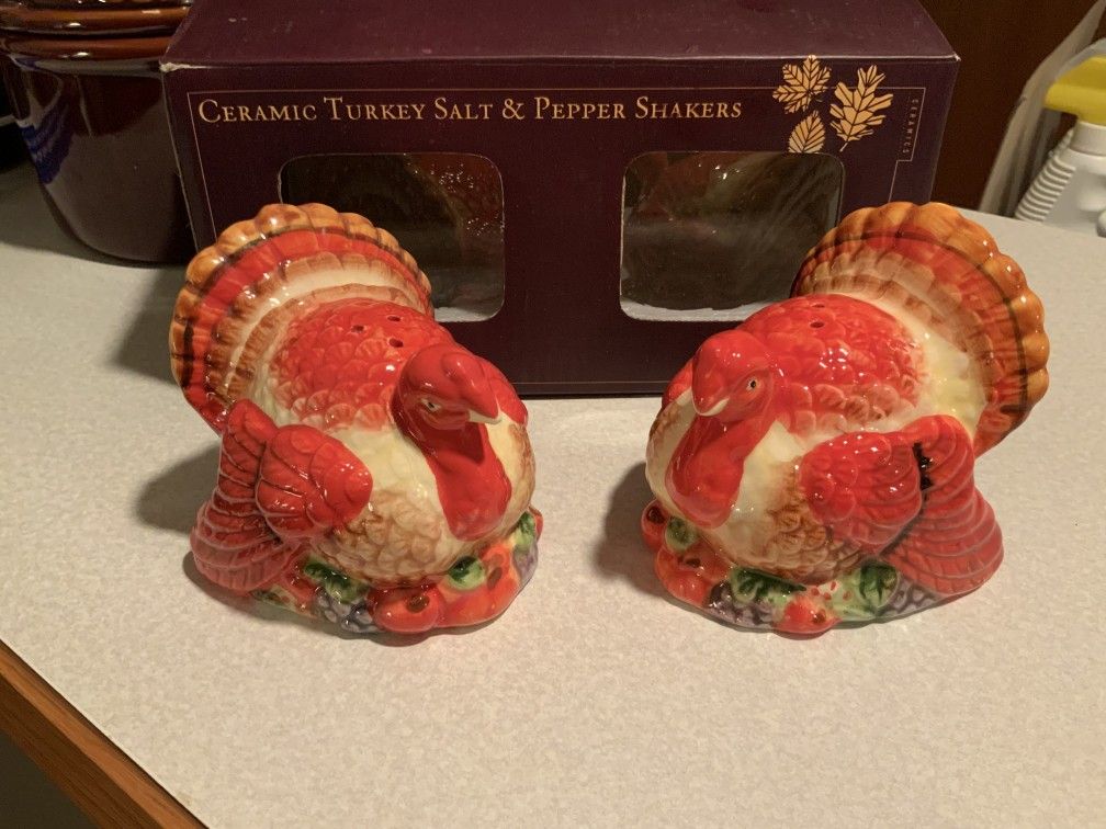 Thanksgiving Turkey Salt Pepper Shakers World Market NIB NEW Vintage