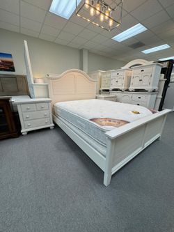 Queen bed and nightstands (FREE 24H DELIVERY AND SETUP)
