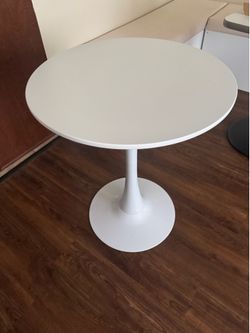 Tulip Dining Table 24”