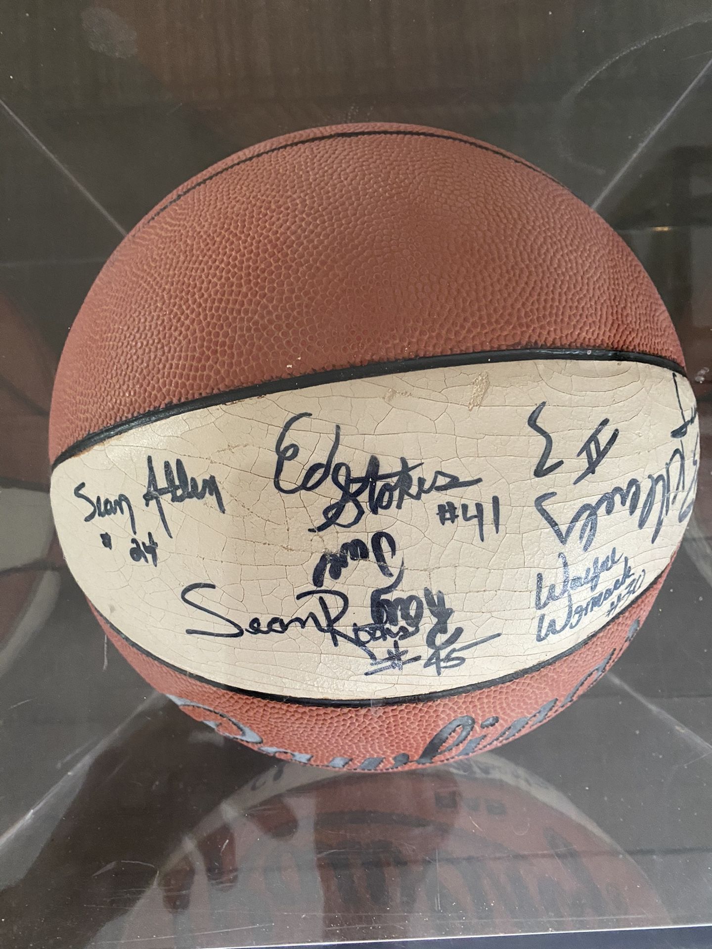 Autographed basketball University of Arizona team members