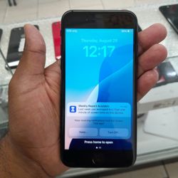 iPhone SE | 128 GB | FACTORY UNLOCKED