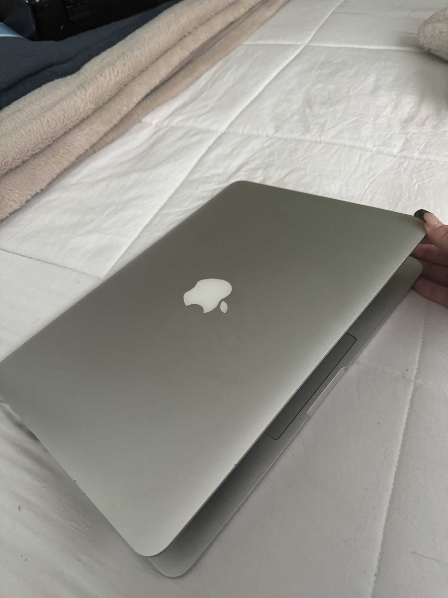 Mac Book Pro Electronics & Media