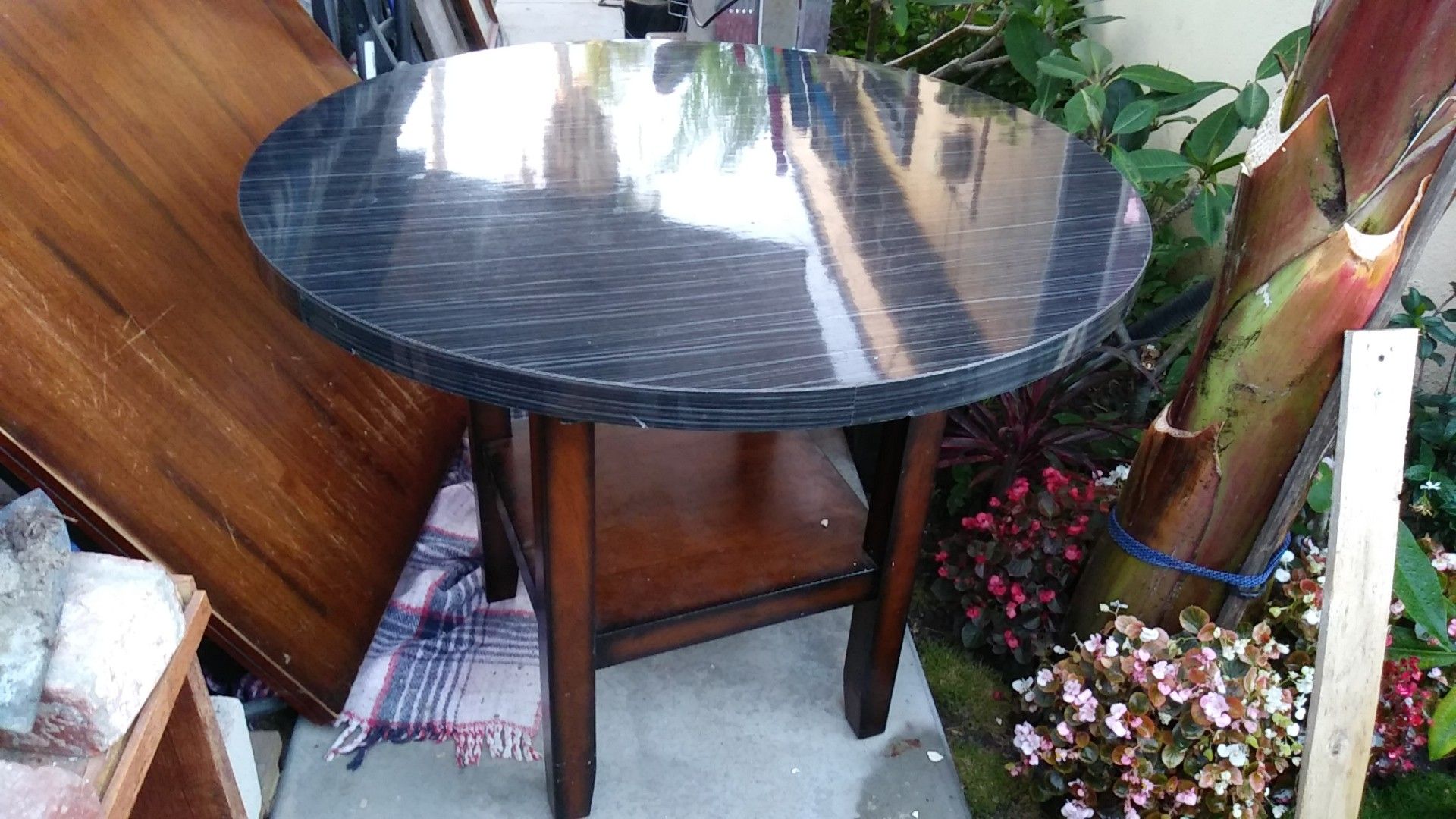 Small table 38"×38" round black&gray. Shiny finish