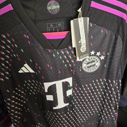 Bayern Munich Thomas Muller Jersey XL