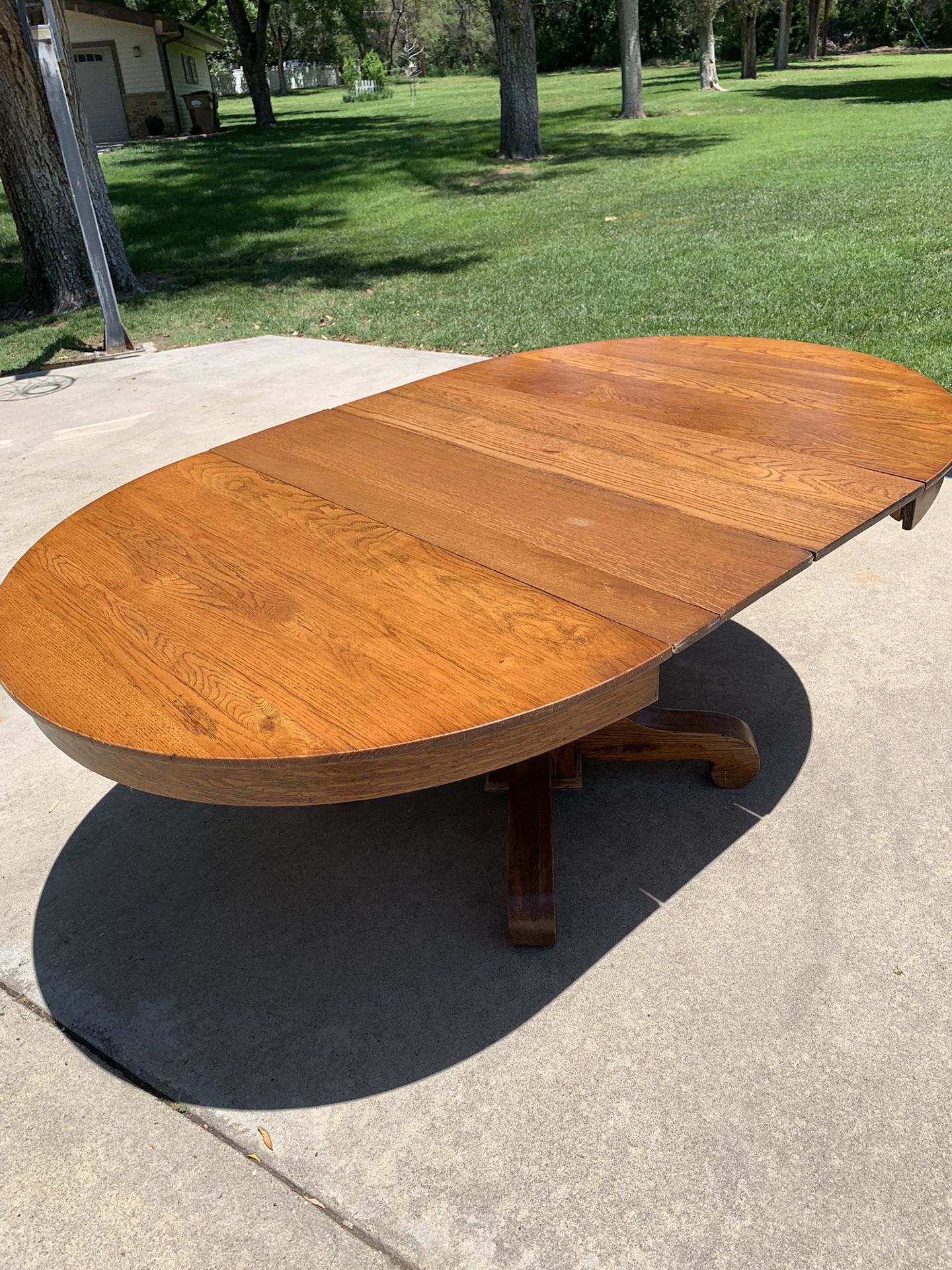 Solid Oak Table With 2 Leaves 