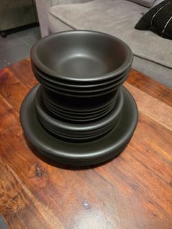 Vintage Matte Black Dinnerware Set – Plates and Bowls
