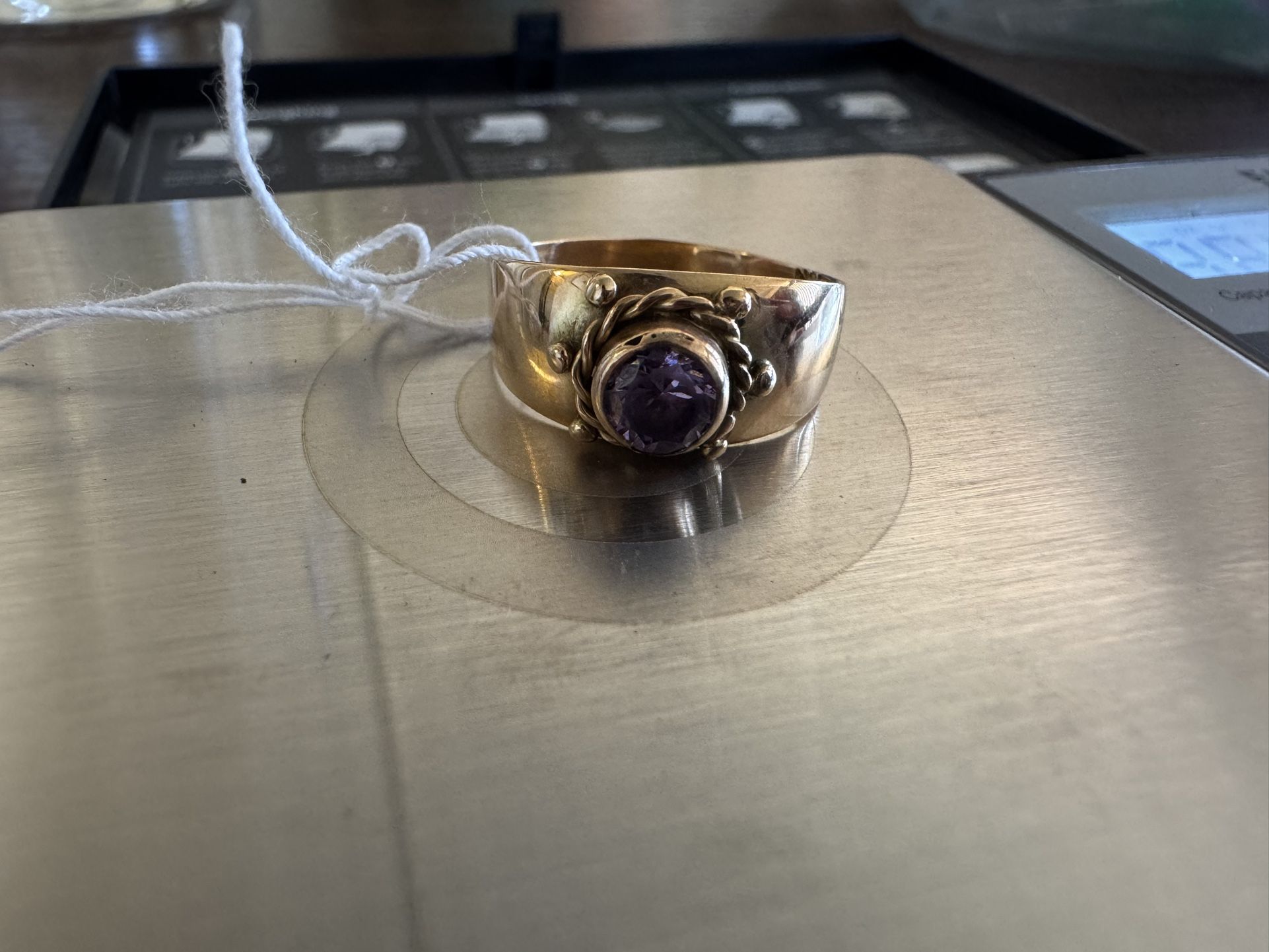 Size 8 18k Gold Ring