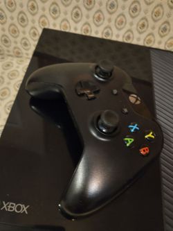 Xbox one console with 3 games Assassins creed Odyssey, Madden NFL, Overwatch