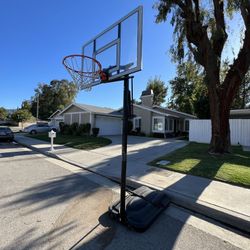 Lifetime 52 inch portable basketball hoop adjustable basketball court new 