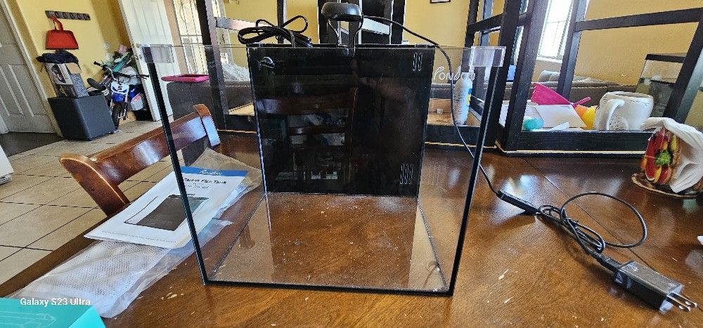Fishtank Pondon 5 Gallons