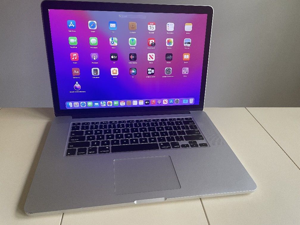 Macbook Pro Retina 2015 15 Inch Apple Laptop Computer 16gb RAM 265gb