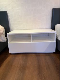 40” Media console white Hi-gloss lacquer