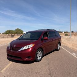 2017 Toyota sienna LE